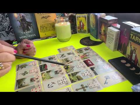 CAPRICORNIO!  Practicamente ahora a tus pies! Se fué pero no deja de pensarte! Mira como te ve!